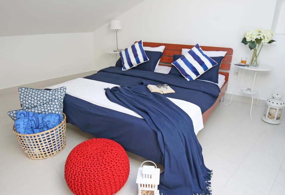 Bed, Living room, Photo of the whole room, Bedroom
