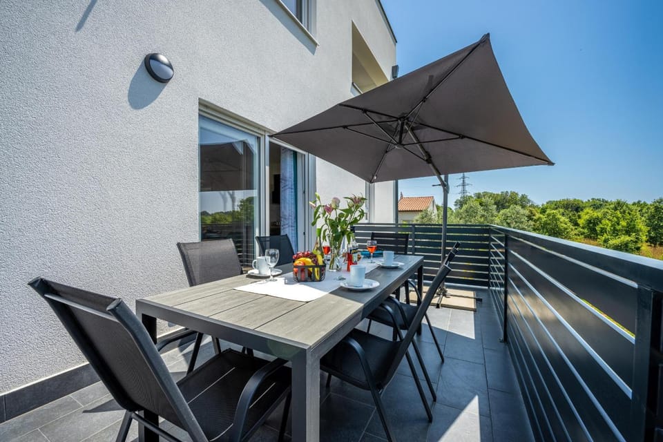 Patio, Day, View (from property/room), Balcony/Terrace, Dining area