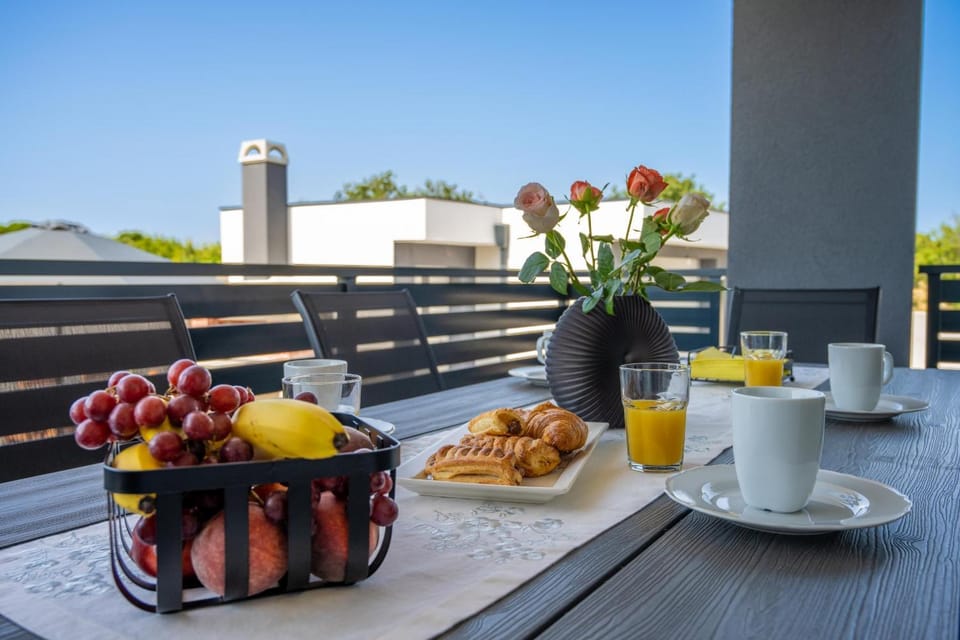 Day, View (from property/room), Balcony/Terrace, Dining area