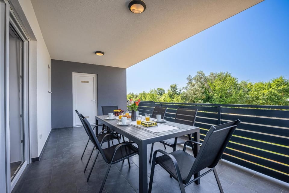 Patio, Day, View (from property/room), Balcony/Terrace, Seating area, Dining area