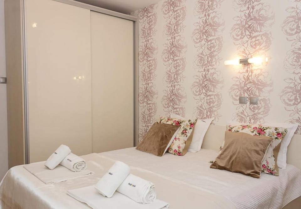 Bed, towels, wardrobe
