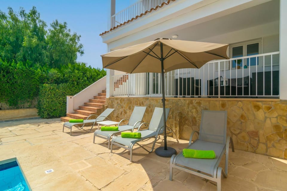 Property building, Balcony/Terrace, sunbed