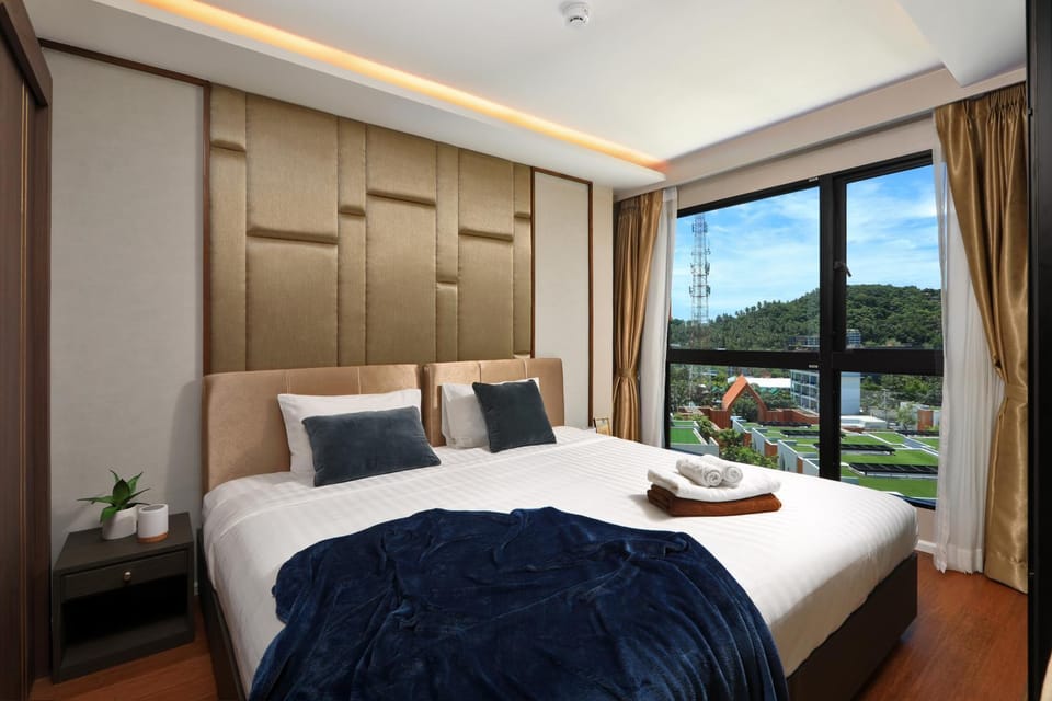 Bed, Bedroom, towels