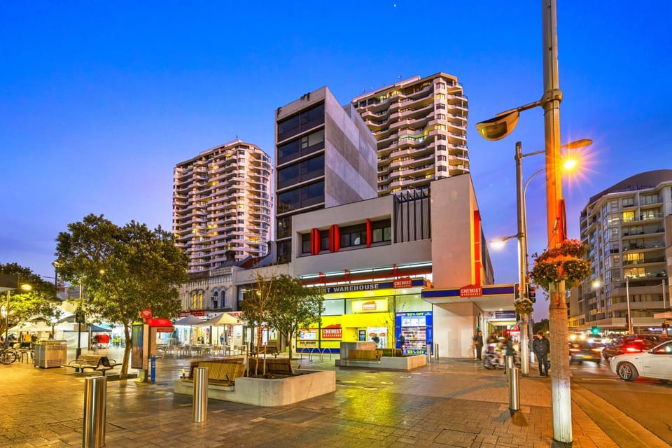 Property building, Neighbourhood, Street view, Location