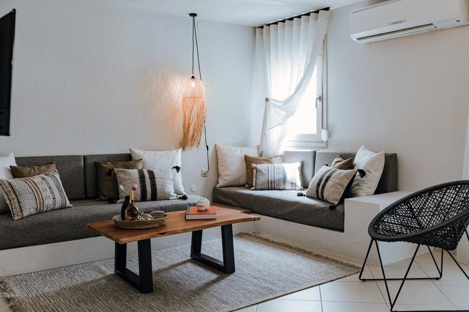 Living room, Seating area, air conditioner