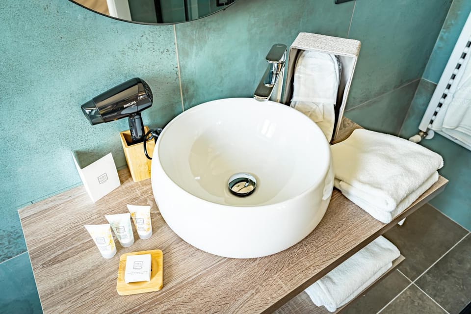 Bathroom, heating