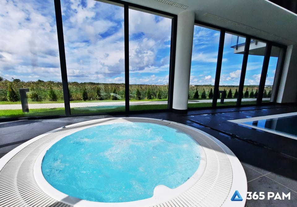 Day, Natural landscape, Hot Tub, Swimming pool