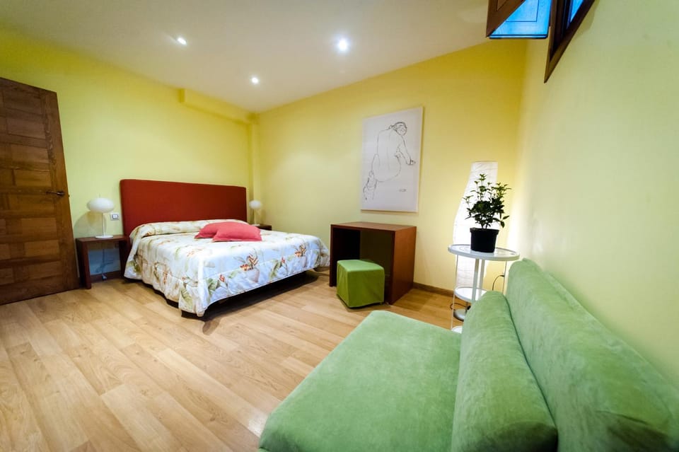 Photo of the whole room, Photo of the whole room