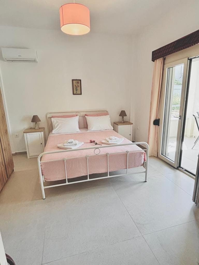 Maria's Town House with private parking Apartment in Skiathos