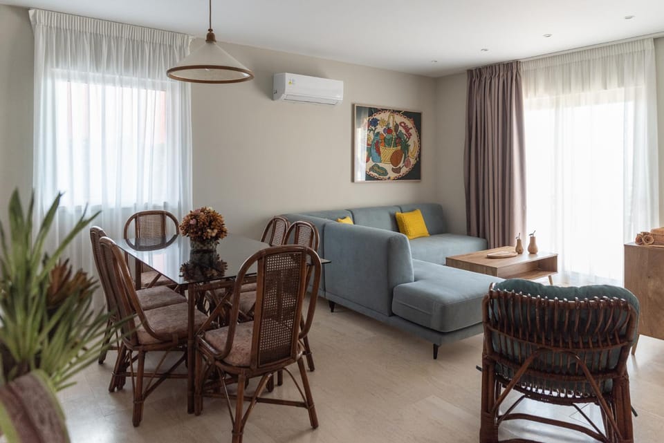 Living room, Dining area, air conditioner