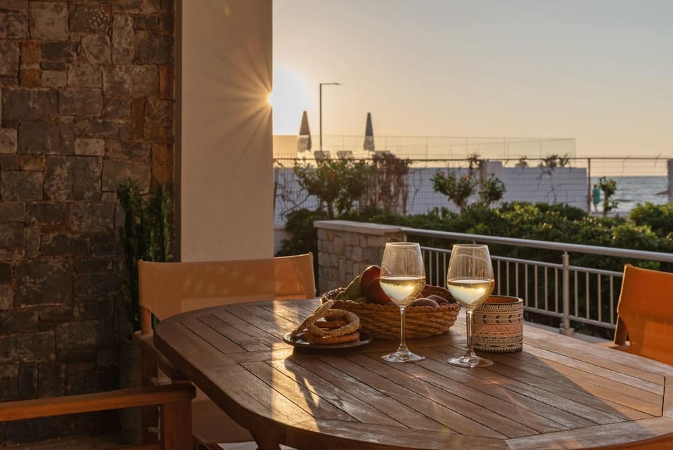 Patio, Day, View (from property/room), Balcony/Terrace, Food and drinks, Dining area, Food, Sea view