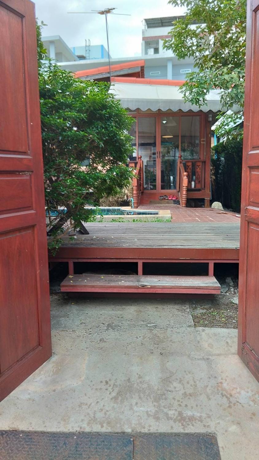 Aran Cottage Ngamwongwan The Pool Villa in japanese Garden Villa in Bangkok