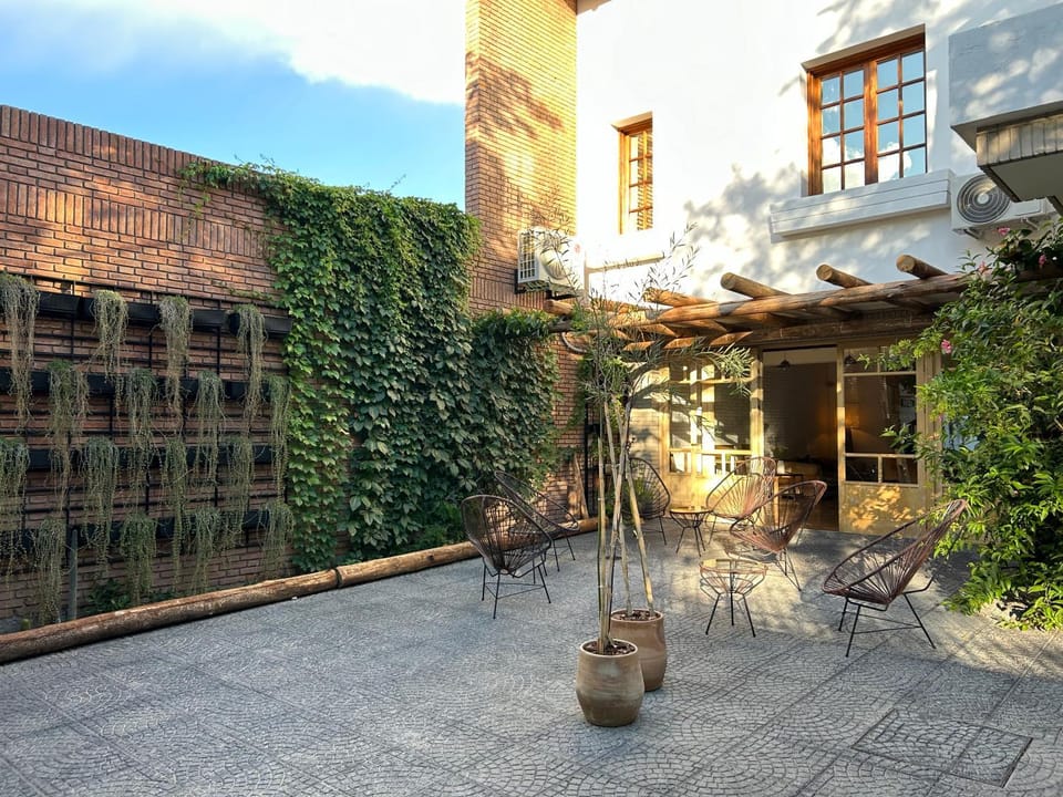 Patio, Facade/entrance