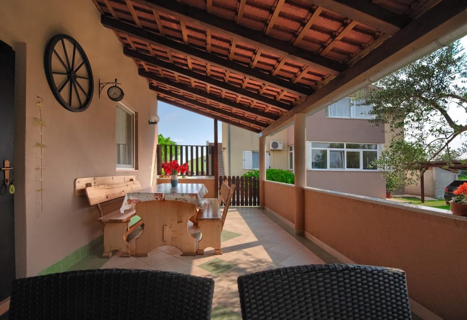 Day, Balcony/Terrace, Seating area, Dining area