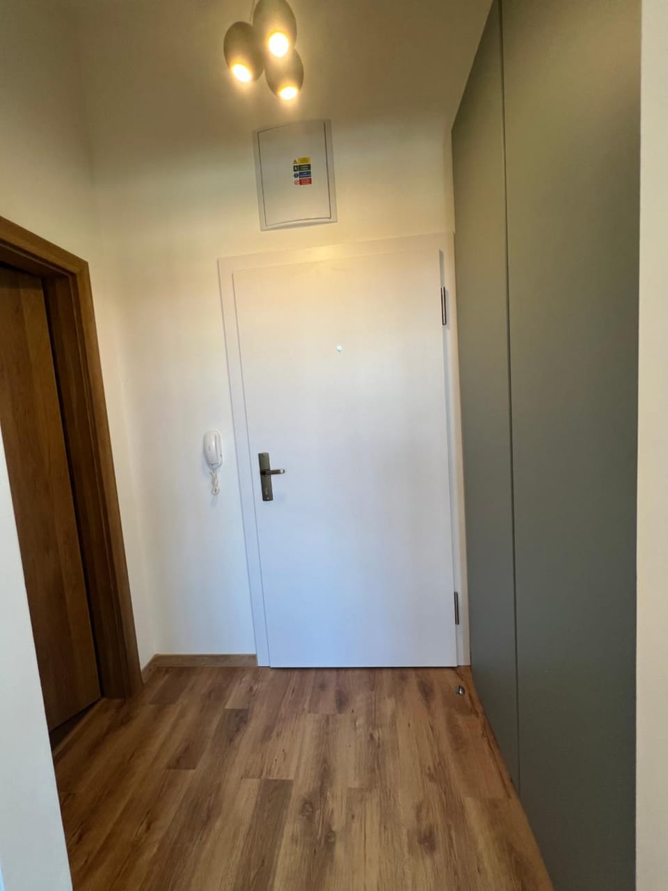 Facade/entrance, wardrobe