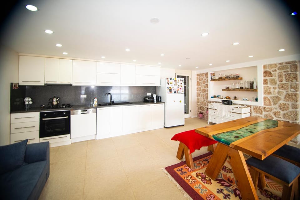 Kitchen or kitchenette, Seating area, Dining area, dishwasher, oven, stove, toaster, washing machine