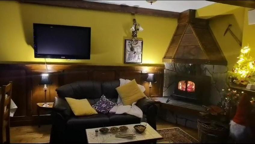 Living room, Seating area, fireplace