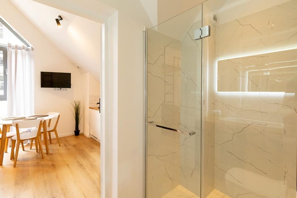 Bathroom, TV and multimedia