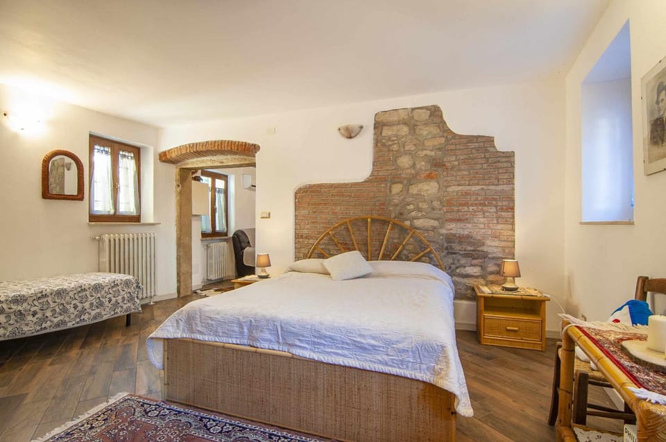Bed, Living room, Photo of the whole room, Bedroom