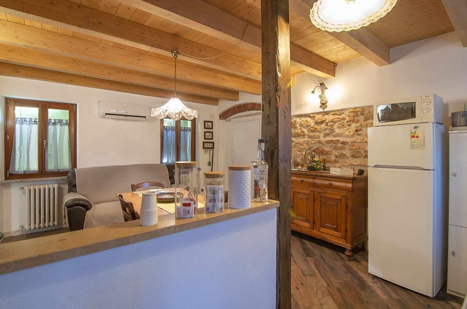 Coffee/tea facilities, Kitchen or kitchenette, oven
