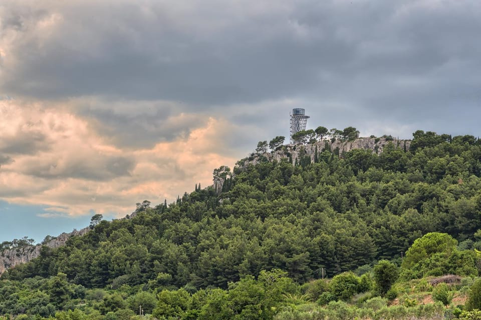 Nearby landmark, Natural landscape, Mountain view