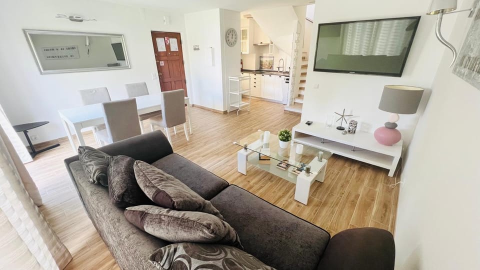 Kitchen or kitchenette, Seating area