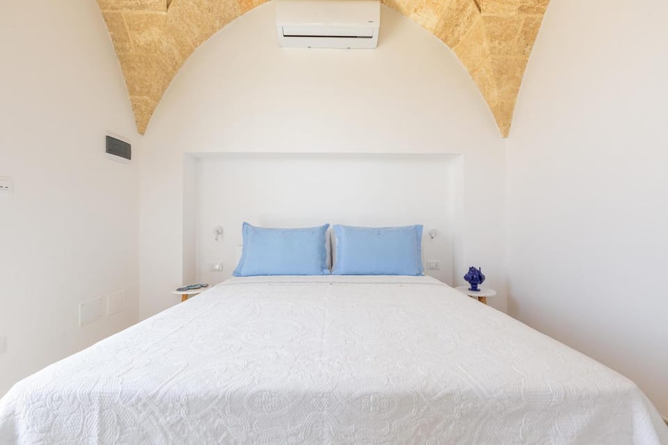 Bed, Photo of the whole room, Bedroom, air conditioner