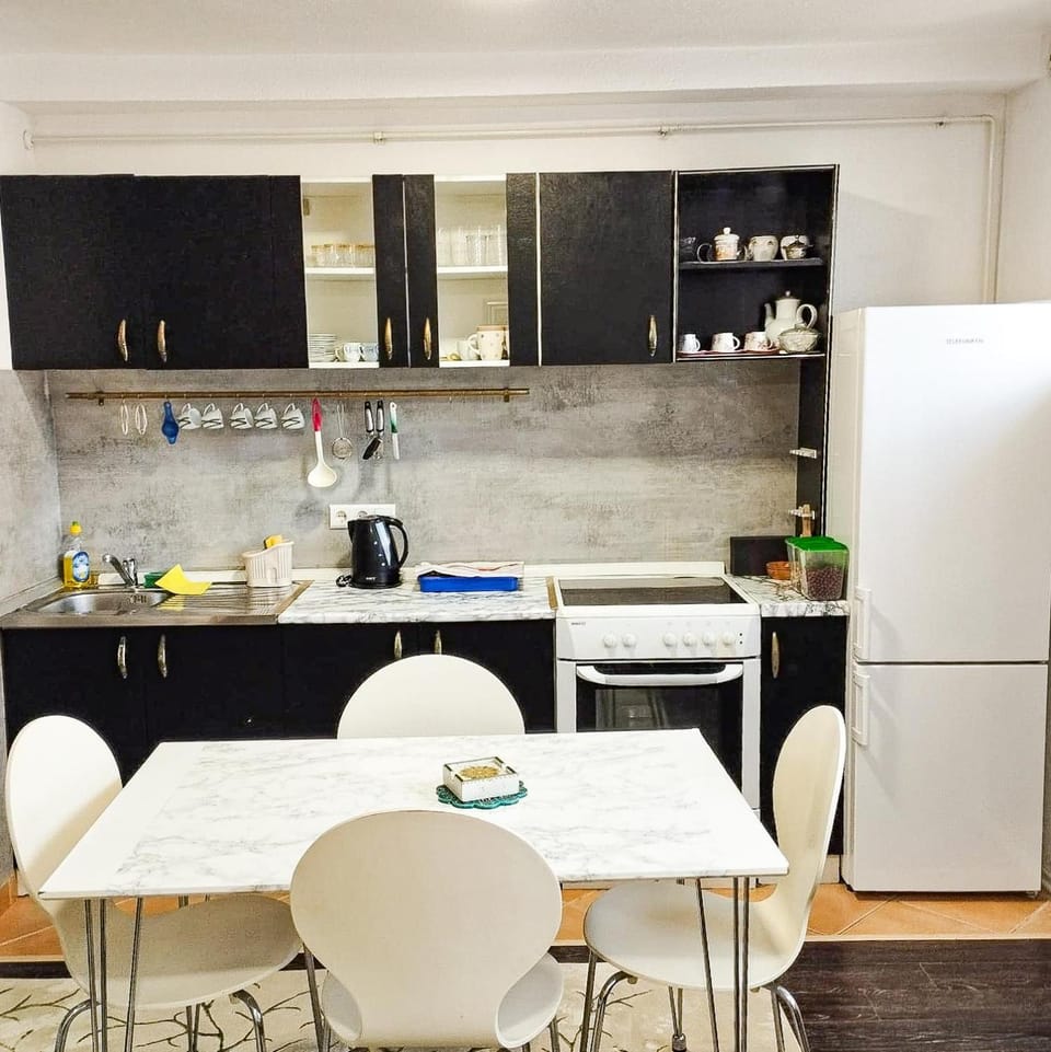 Kitchen or kitchenette, Dining area, Non alcoholic drinks, Non alcoholic drinks, pet friendly, stove