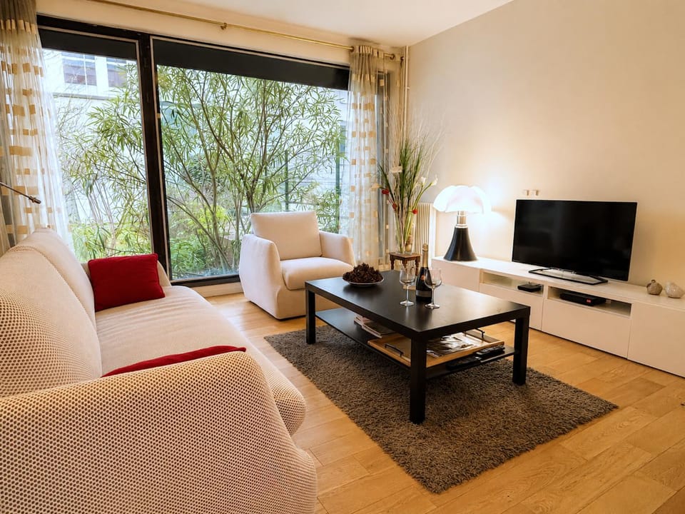 Communal lounge/ TV room, TV and multimedia, Living room, Seating area, Evening entertainment