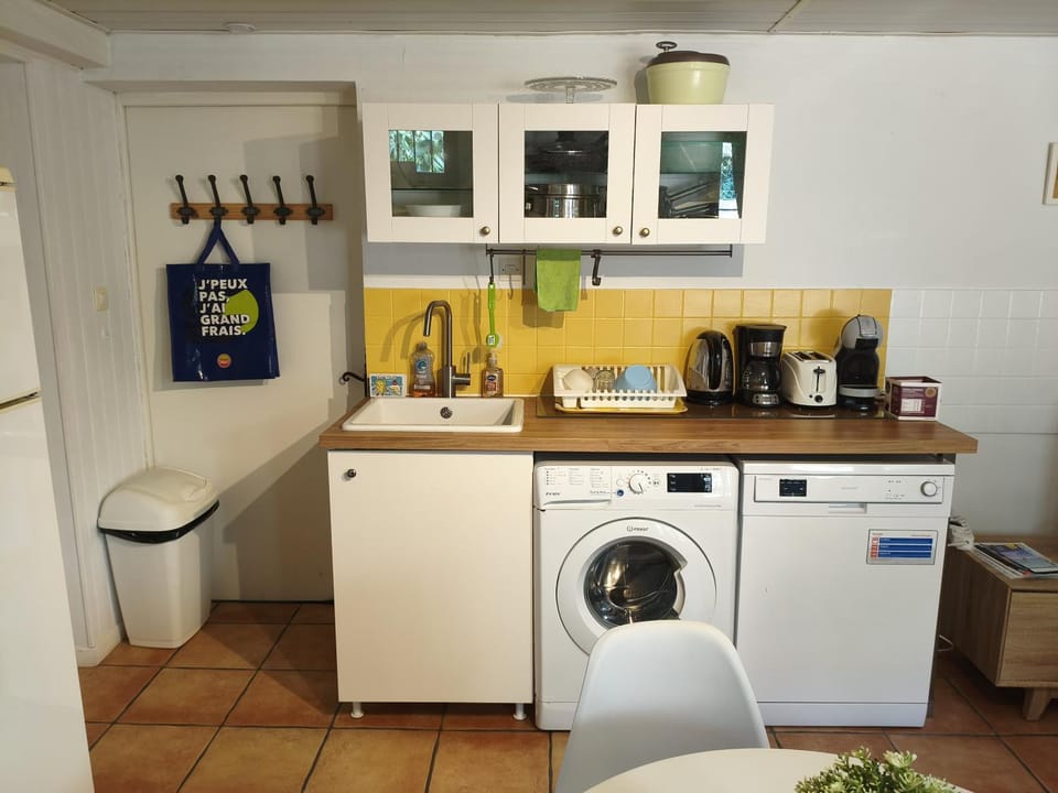 appartement en rez de jardin et terrasse dans villa Apartment in Hyères
