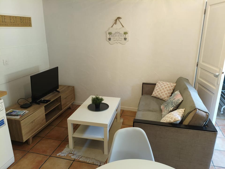 appartement en rez de jardin et terrasse dans villa Apartment in Hyères