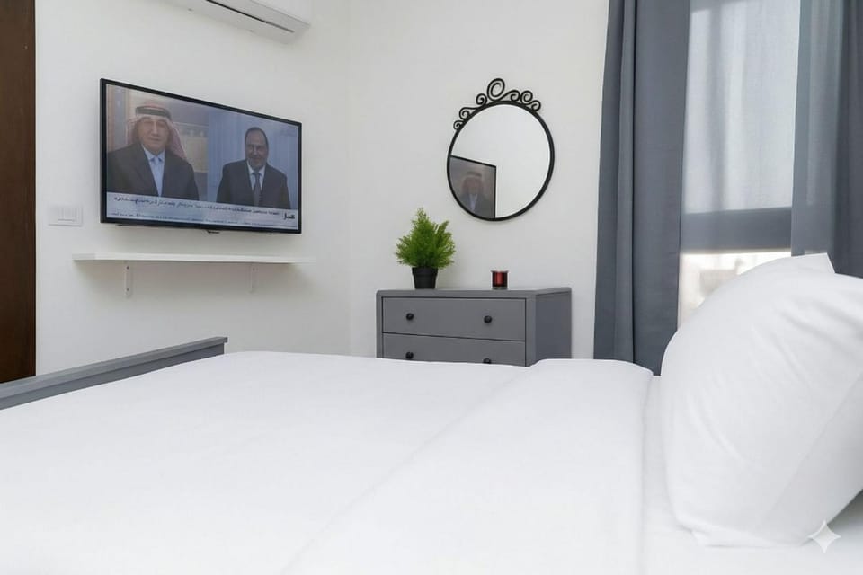 Communal lounge/ TV room, Bed, TV and multimedia, Bedroom