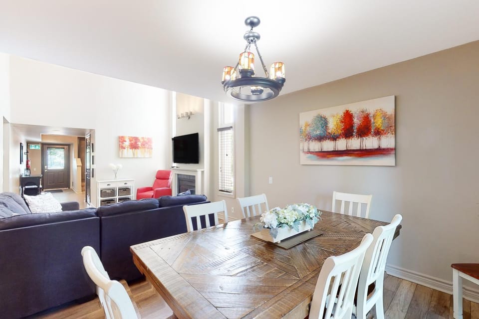 Cozy Sierra Lane Retreat, Steps to BM Village! House in Grey Highlands
