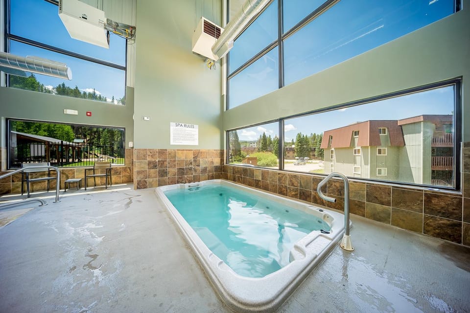 Mountain Vista Retreat Apartment in Fraser