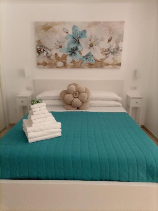 Bed, Bedroom, Internal: Not applicable to any particular room