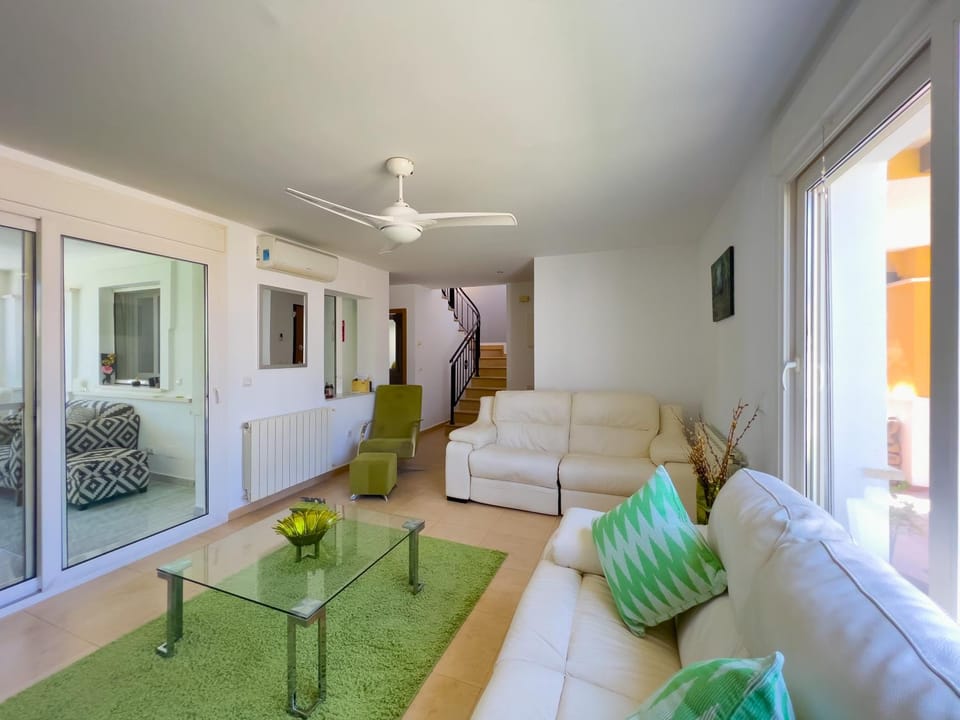 TV and multimedia, Living room, Seating area, fireplace