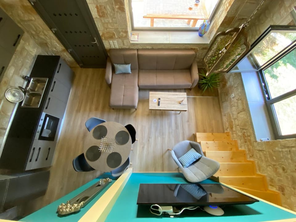 Kitchen or kitchenette, Living room, Seating area, air conditioner