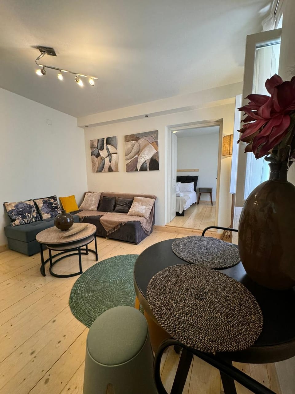 Living room, Dining area