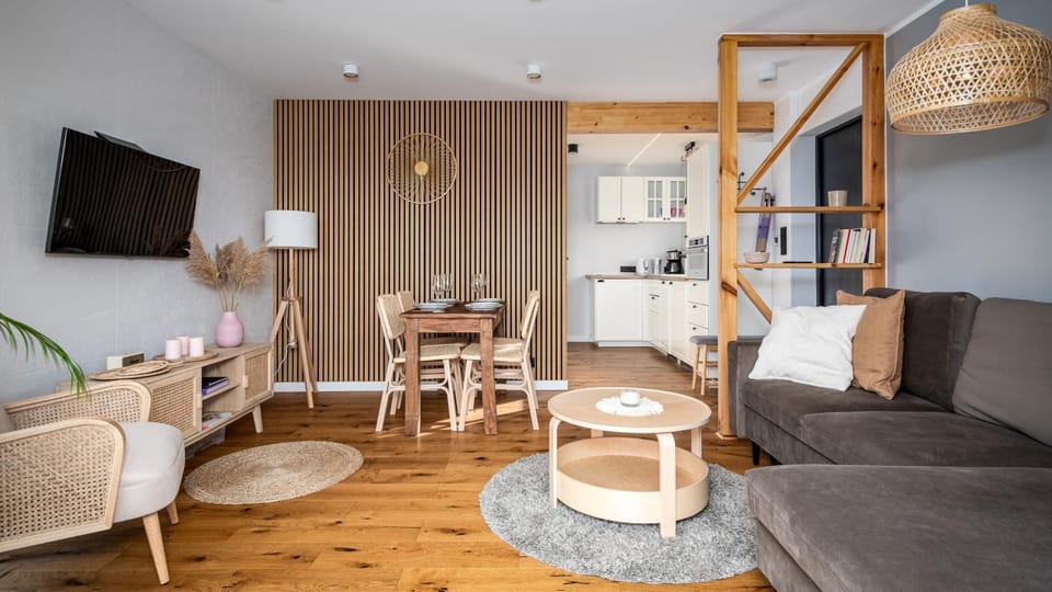 TV and multimedia, Kitchen or kitchenette, Living room, Seating area, Dining area
