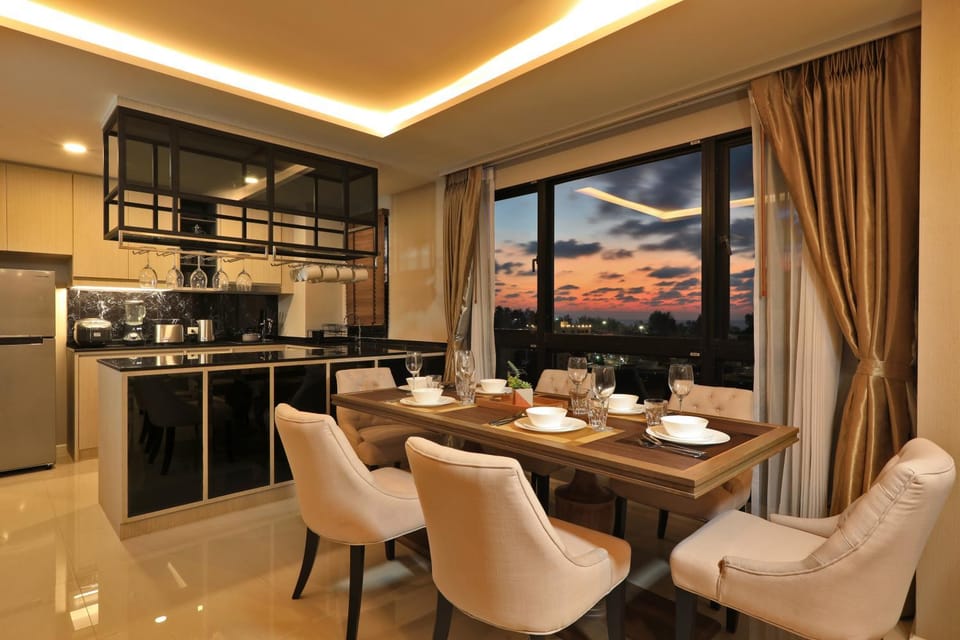 Coffee/tea facilities, Living room, Seating area, Dining area, Sea view, Sea view, stove, toaster, kitchen, kitchen