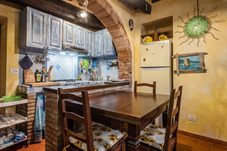 Property building, Kitchen or kitchenette, Living room