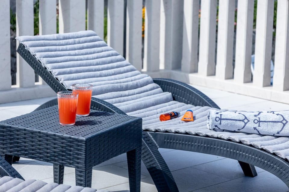Balcony/Terrace, sunbed