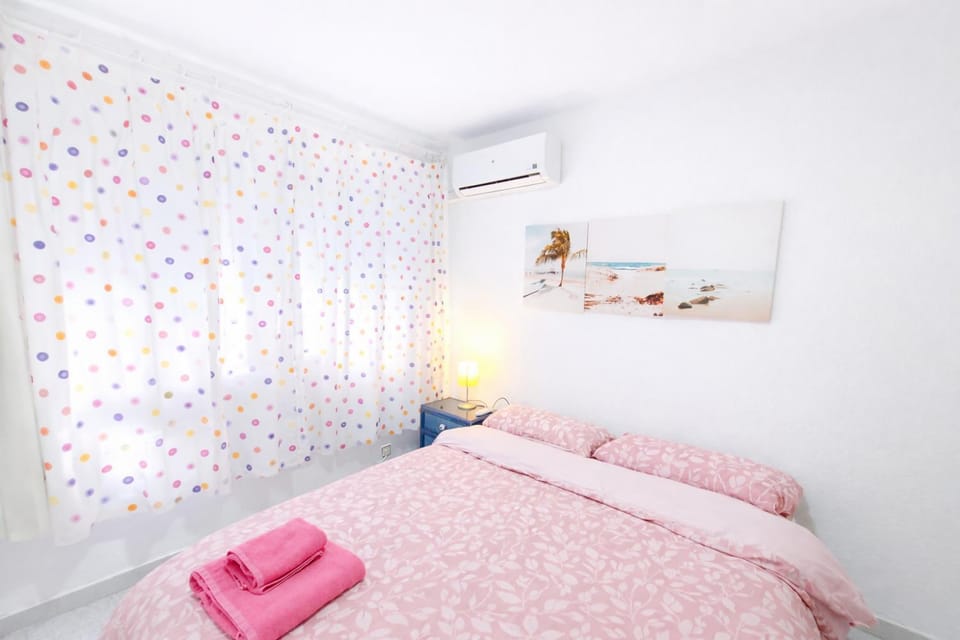 Bed, Photo of the whole room, Bedroom, towels, air conditioner