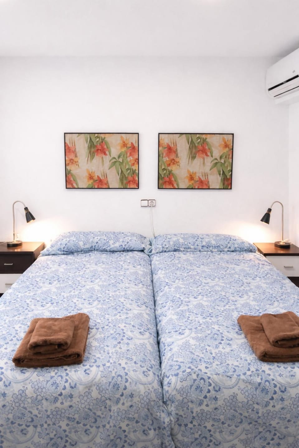 Bed, Photo of the whole room, Bedroom, air conditioner