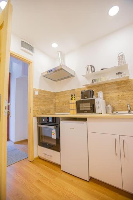 Cute gallery flat in Dob str, Mars Apartment in Budapest
