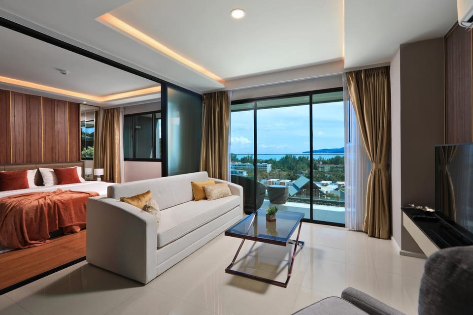 Bed, Natural landscape, TV and multimedia, Living room, Seating area, Bedroom, Sea view, Sea view
