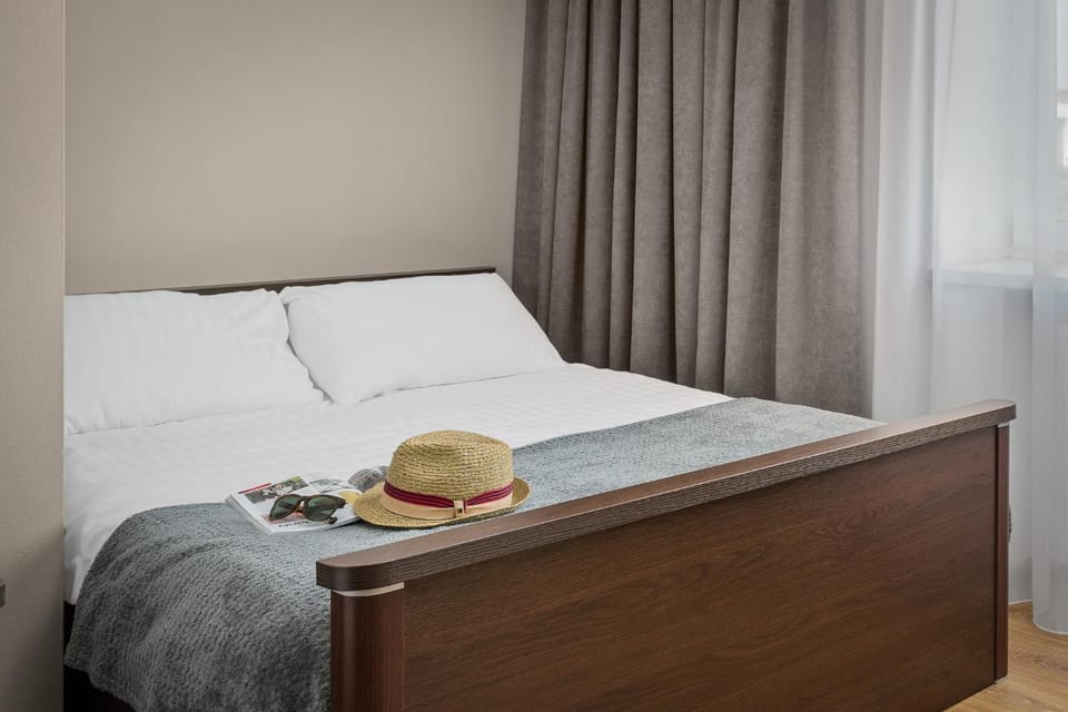 Photo of the whole room, Bedroom