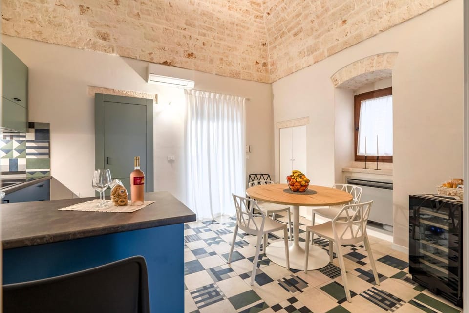 Property building, Kitchen or kitchenette, Living room