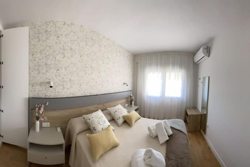 Bed, Photo of the whole room, Bedroom, towels, air conditioner