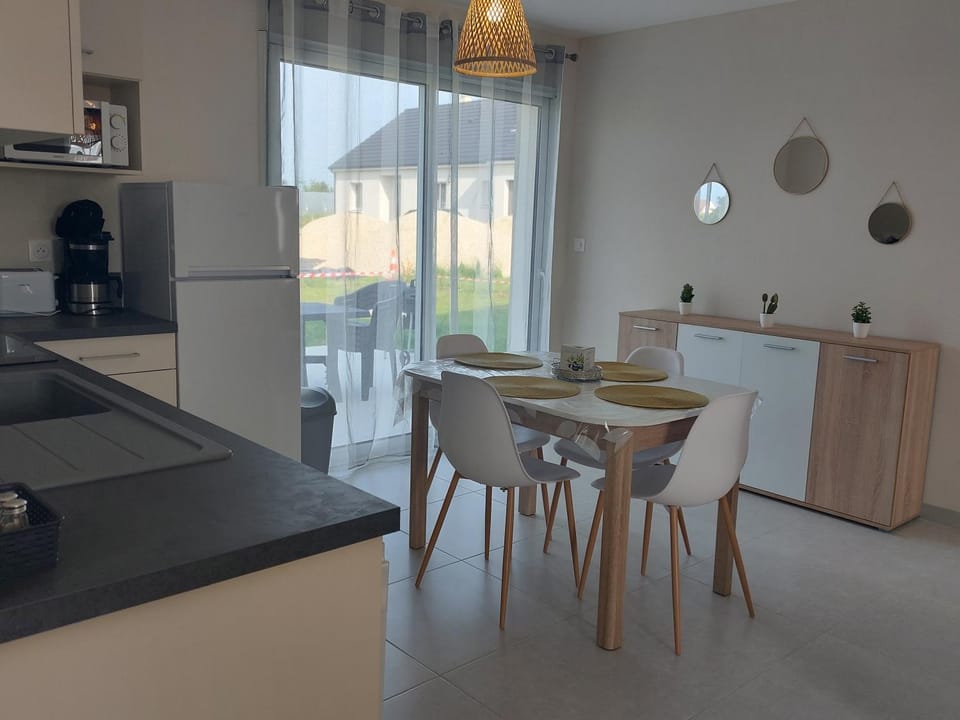 Kitchen or kitchenette, Dining area, pet friendly